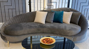 Casa Padrino Luxus Sofa Grau / Gold 250 x 70 x H. 80 cm - Wohnzimmer Sofa - Hotel Sofa - Wohnzimmer Mbel - Hotel Mbel - Luxus Mbel - Wohnzimmer Einrichtung - Luxus Einrichtung