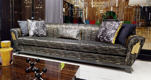 Casa Padrino Luxus Sofa Schwarz / Gold 280 x 77 x H. 94 cm - Wohnzimmer Sofa - Hotel Sofa - Wohnzimmer M�bel - Hotel M�bel - Luxus M�bel - Wohnzimmer Einrichtung - Luxus Einrichtung