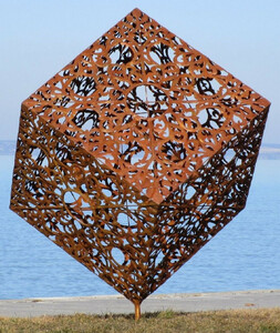 Casa Padrino Luxus Stahl Garten Skulptur W�rfel Rostfarben 150 x 130 x H. 170 cm - Handgefertigte Wetterbest�ndige Garten Dekoration - Luxus Kollektion