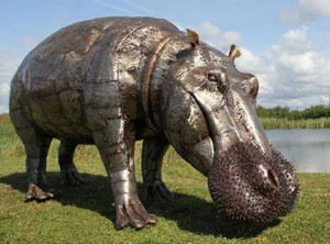 Casa Padrino Luxus XXL Garten Deko Skulptur Nilpferd Antik Silber 335 x 121 x H. 182 cm - Riesige XXL Garten Deko Metall Figur - Luxus Garten Deko Accessoires