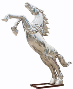 Casa Padrino Luxus XXL Garten Deko Skulptur Wildes Pferd Silber H. 460 cm - Riesige XXL Garten Deko Edelstahl Figur - XXL Edelstahl Tierfigur - XXL Edelstahl Garten Skulpturen