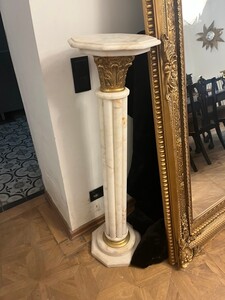 Antike Stil Marmors�ule Wei� mit Messing Kapitell - 119,5 cm Hoch - Dekos�ule Barockklassik**EB**