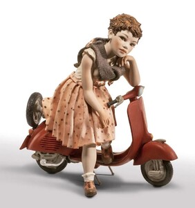 Casa Padrino Porzellan Deko Skulptur M�dchen mit Roller H. 27,5 cm - Made in Italy