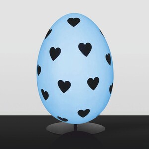 Casa Padrino XXL Deko Osterei mit St�nder Hellblau / Schwarz H. 75 cm - Oster Dekoaration