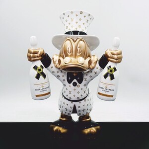 Casa Padrino XXL Deko Skulptur Ente Wei� / Gold / Schwarz H. 170 cm - Gro�e Deko Figur