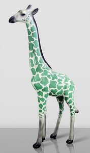 Casa Padrino XXL Deko Skulptur Giraffe Gr�n / Wei� / Schwarz H. 205 cm - Gro�e Garten Deko Figur