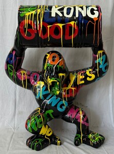 Casa Padrino XXL Deko Skulptur Gorilla mit Fass Schwarz / Bunt H. 100 cm