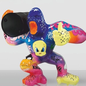 Casa Padrino XXL Deko Skulptur Gorilla mit Fass Bunt / Schwarz H. 190 cm - Gro�e Garten Figur