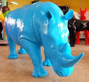 Casa Padrino XXL Deko Skulptur Nashorn Hellblau 340 cm - Lebensgro�e Garten Figur