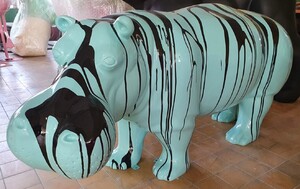 Casa Padrino XXL Deko Skulptur Nilpferd Mintgr�n / Schwarz 175 cm - Lebensgro�e Garten Deko Figur