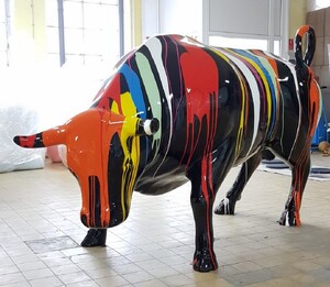 Casa Padrino XXL Deko Skulptur Stier Schwarz / Bunt 235 x H. 140 cm