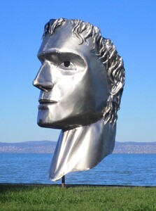 Casa Padrino XXL Edelstahl Garten Deko Skulptur Kopf Silber H. 213 cm