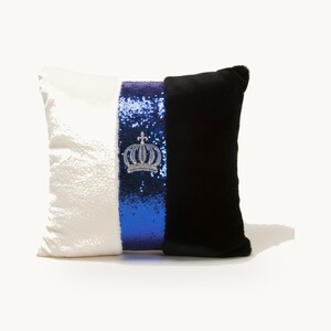 Harald Gl��ckler Luxus Deko Kissen Pomp��s by Casa Padrino Wei� / Schwarz / Royal Blau - Gl��ckler Kissen - Designer Zierkissen - Harald Gl��ckler Designer Deko Accessoires