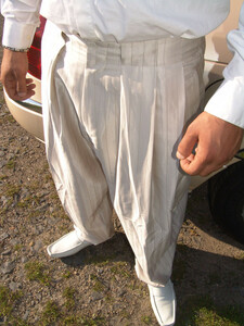 Il Padrino Moda Luxus Bundfalten Hose Creme Tone-in-Tone / Stripes (leicht gl�nzend) - Made in Italy