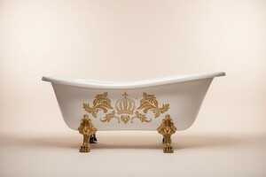 Pomp��s by Casa Padrino Luxus Badewanne Deluxe freistehend von Harald Gl��ckler Wei� / Gold / Wei� 1470mm mit goldfarbenen L�wenf�ssen