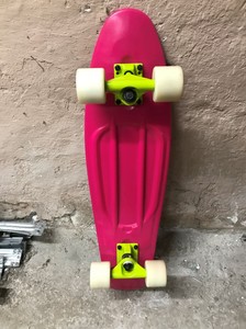 RAM Oldschool Skateboard Plastik Cruiser Retro 70s Drachenfrucht Pink 22 x 5.75 inch - 1B Ware mit Lagerspuren