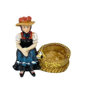 FeineHeimat Schwarzw�lderin mit Bienenkorb - Dekofigur aus Steinharz