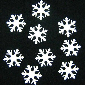 120 Schneeflocken 35mm Eiskristalle Streuteile wei� Stoff Winter Weihnachten 