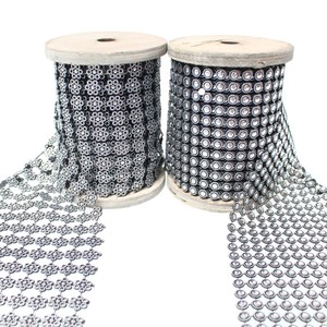 2m Tischband Zierband Bord�re Blumen Nieten B8cm silber