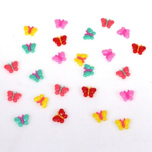 24 Schmetterlinge bunt 2cm Kunststoff m Klebepunkt Streuteile Sticker Sommer