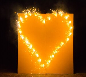 Brennendes Herz zur Hochzeit, Lichterbild