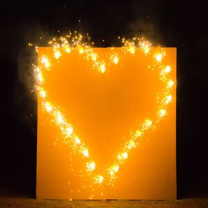 Brennendes Herz zur Hochzeit, Lichterbild