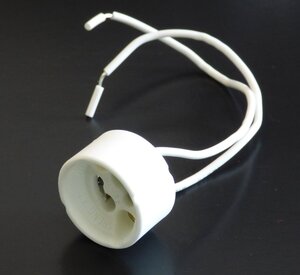 4385 Fassung Keramik GU-10 Befestigungs-L�cher 5-er Pack