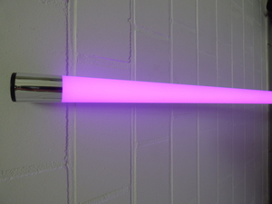 4510 LED VISION Rhre matt 123cm schwarze Kappe violett  