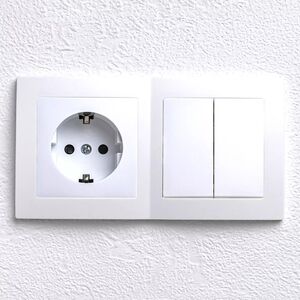 7820 Levina Kunststoff Kombi Steckdose + Serienschalter