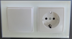 7899 Abelka Nuovo wei� 1 x Wechsel Schalter 1 x Schuko Dose 