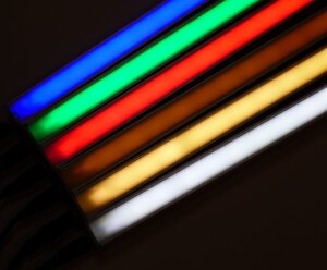 8256 Alu Profil hoch 1m 12 W 450Lm +Netzteil LED RGB Fernbedienung