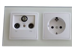 8295 Abelka Nuovo wei� GLAS 1 x Schuko 1 x Antennendose