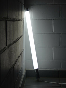 9718 LED Leuchtrhre matt 12 Volt neutral wei 1,23m lang  38 mm  Leuchtstab
