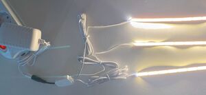 3328 LED Regal Beleuchtung L�nge 2 x 0,75m LEDs +Netzteil Kalt Wei�