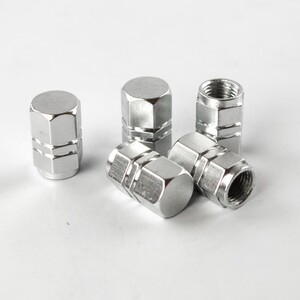 Chrom Ventilkappen in Sechskant Form 5 Stck aus Aluminium H 17 mm Zierstreifen