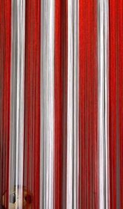 Fadenvorhang Kaikoon 150 cm x 250 rot-wei�-rot in B1 schwer entflammbar