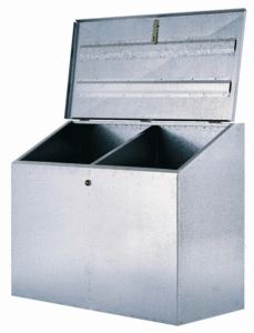 Platzsparende Futterkiste von PEETZ aus verzinktem Stahlblech mit 2 oder 3 F�chern