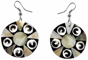 Ohrringe mit Muscheln