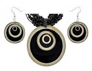 Set aus Hals-Kette und Ohrringen mit Bambus