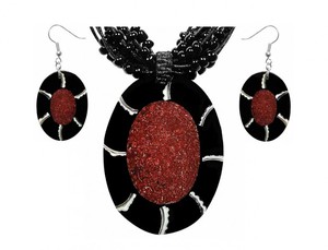 Set aus Hals-Kette und Ohrringen mit Muschel