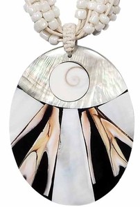 Hals-Kette mit Muschel-Anh�nger Hals-Schmuck