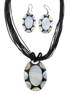 Set aus Hals-Kette und Ohrringen 