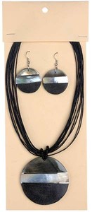 Set aus Hals-Kette und Ohrringen 