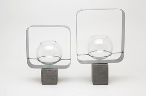 Design-Vase CUBE, Glas in Metall 