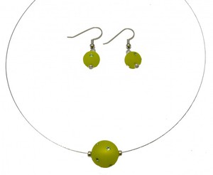 Halskette mit hellgrner Polarisperle mit Swarovski mit passenden Ohrringen