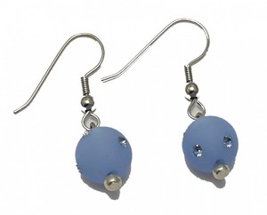 Ohrringe mit hellblauen Polarisperlen mit Swarovski-Steinen