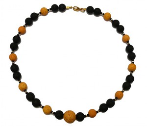 Halskette mit rauen Polarisperlen und Lavaperlen