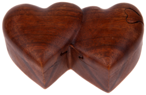 Handgefertigte Herz-Trickbox aus Soar-Holz - Doppelherz, 13 cm