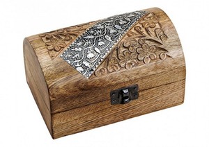 1 Schatulle aus Mangoholz, handgeschnitzt, 15 x 8 x 10 cm