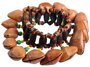 Rassel aus Kenaki Fr�chten f�r einen helleren Ton - mit einem elastischen Band zum �berstreifen 